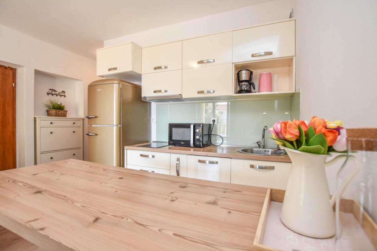Apartmani Mara Пакоштане Экстерьер фото